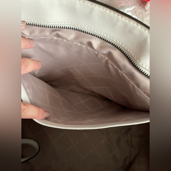 EXCLUSIVE Black & White MK tote - Picture 10 of 16